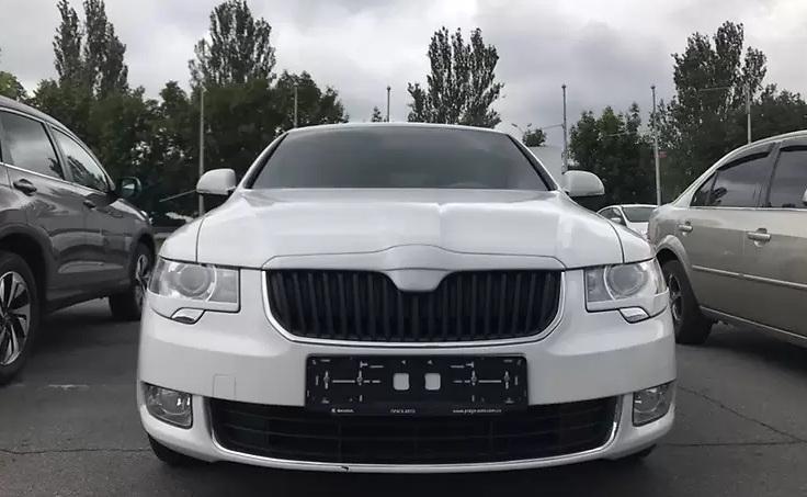 белая Шкода