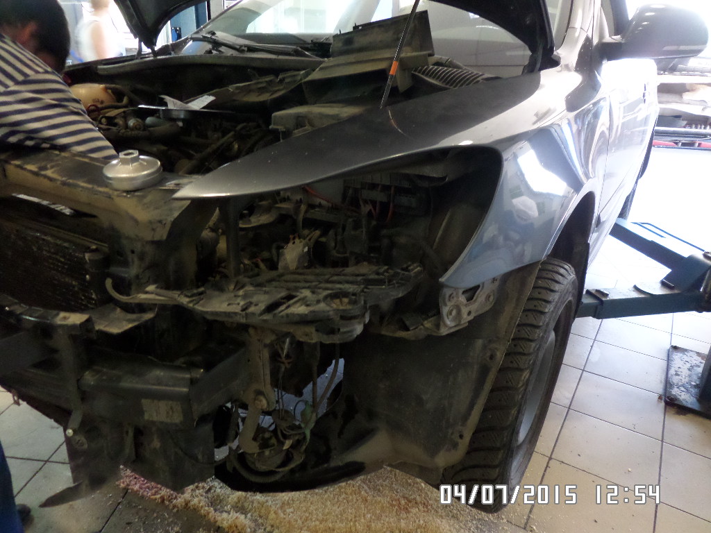 разобранный перед на Шкоде