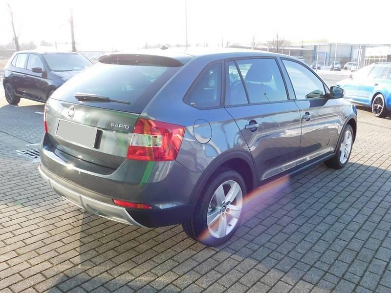 Рапид универсал сзади