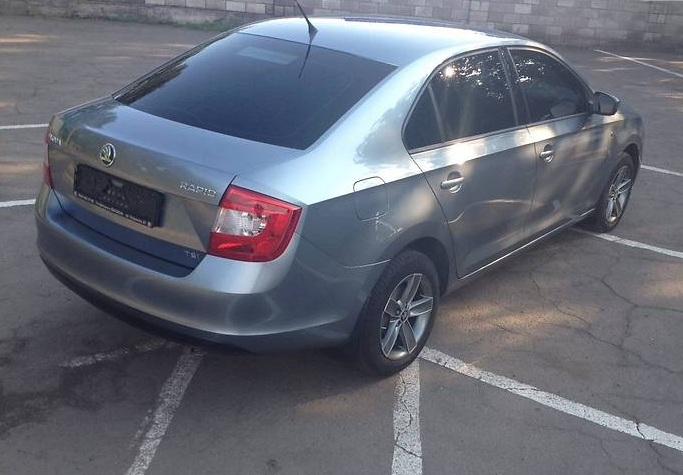 Шкода Рапид сзади