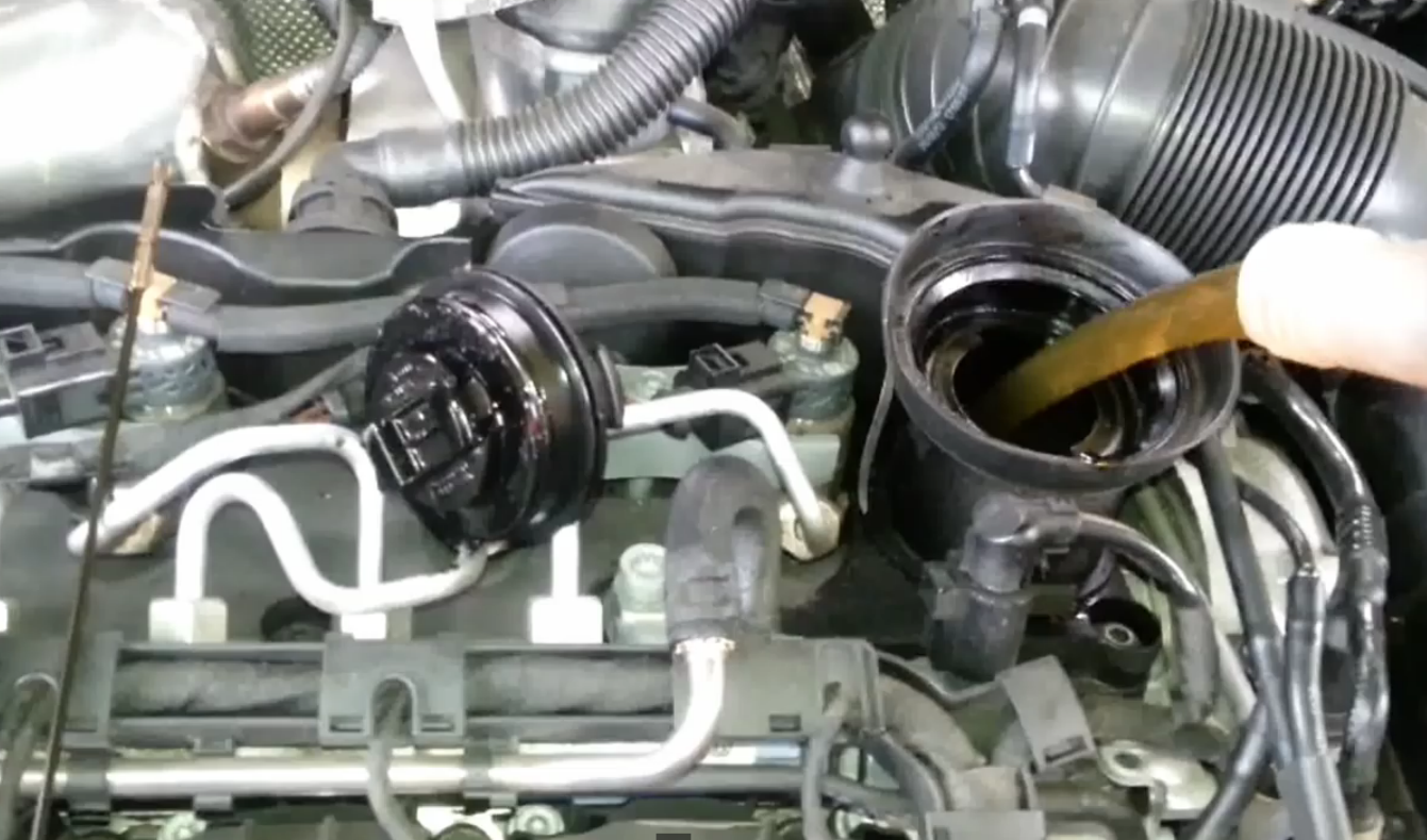 залив моторного масла