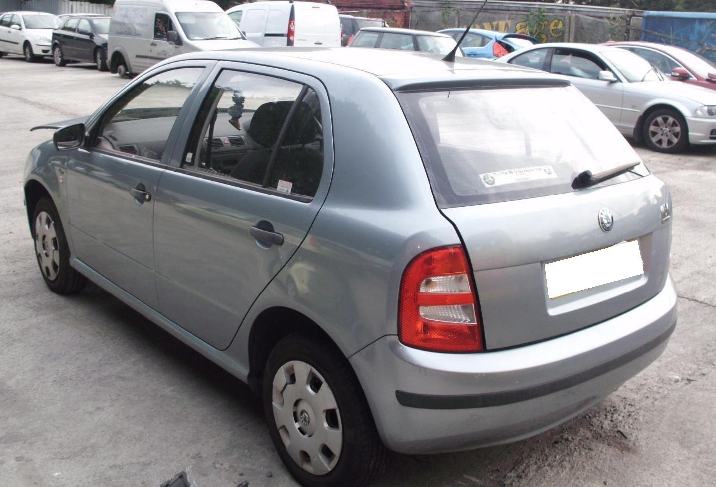 Фабия сзади