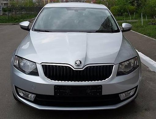 серая Октавия спереди