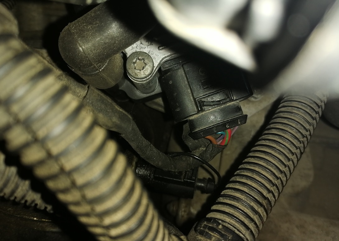 Замена датчика давления масла Шкода