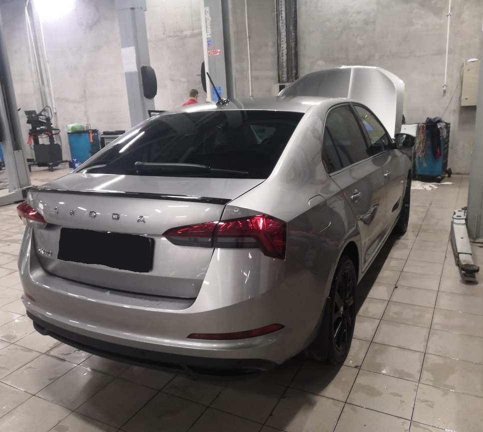 Подготовка Шкода к замене датчика уровня топлива