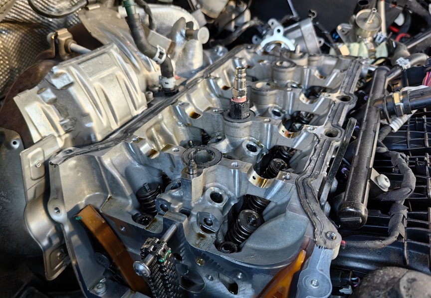 Замена маслосъемных колпачков Шкода