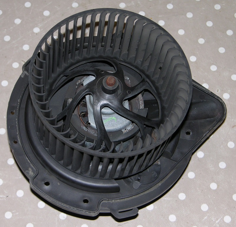 Новый моторчик печки Шкода