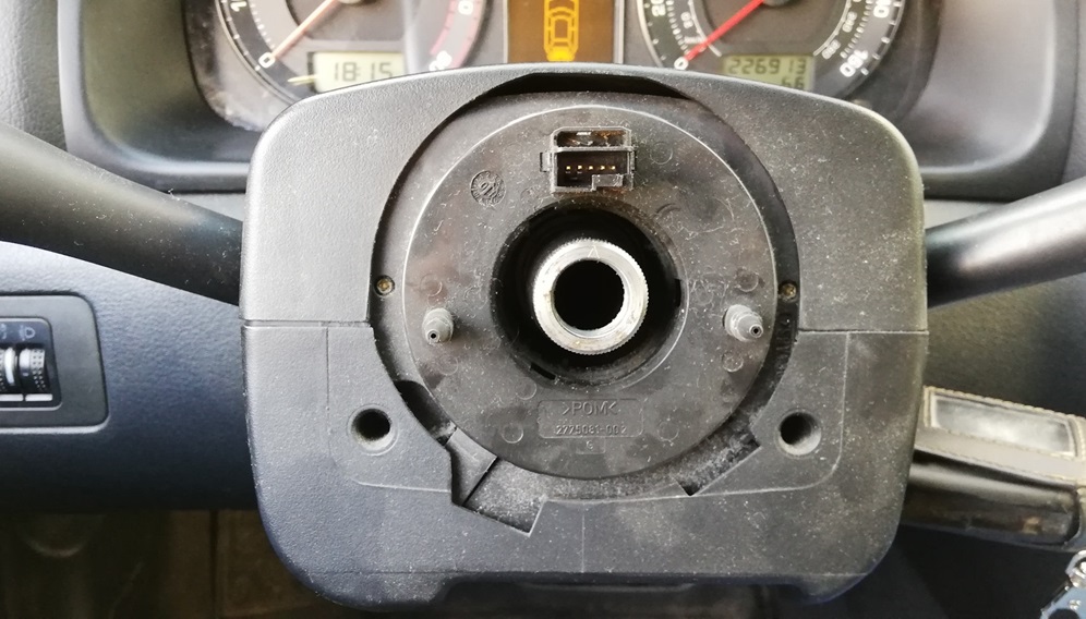 Замена подрулевого шлейфа Шкода