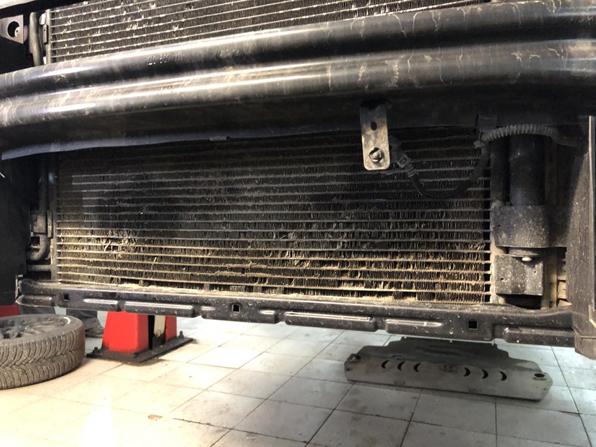 Замена радиатора кондиционера Шкода