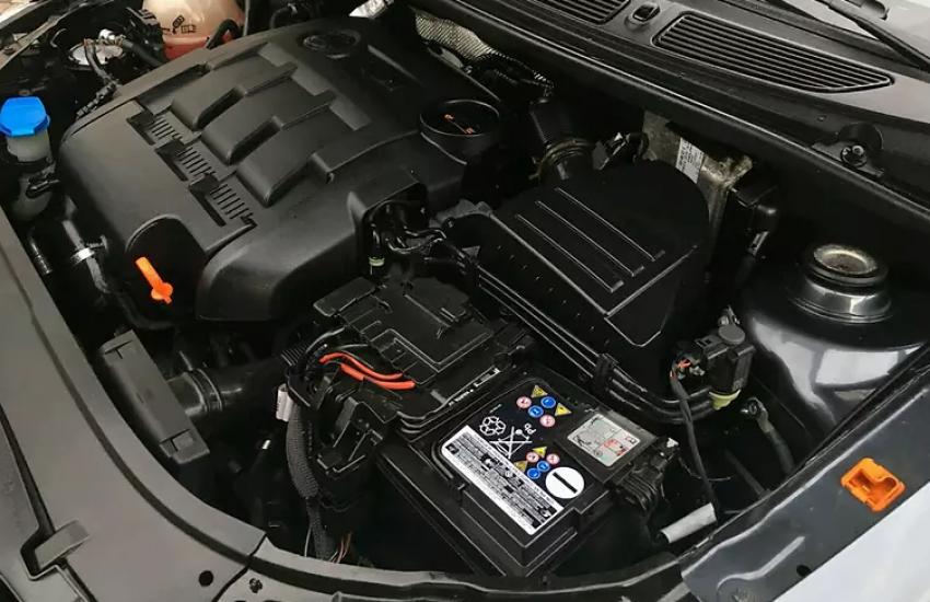Замена аккумулятора на Skoda Fabia II Рестайлинг 2010 - 2014 1.2 (70 л.с.) - AKB