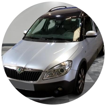 Шкода Румстер в автотехцентре готовится к замене датчика коленвала