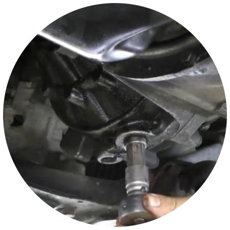 открытие сливной пробки на МКПП