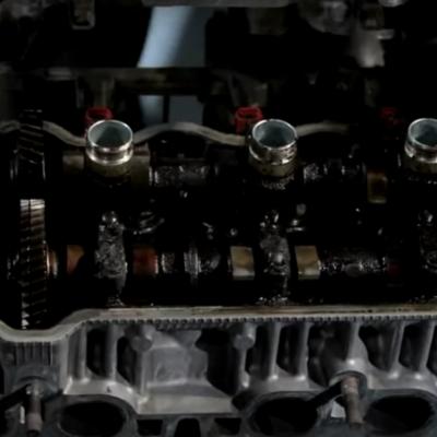 мотор со снятой клапанной крышкой