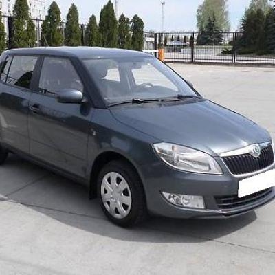 Шкода Фабия на улице