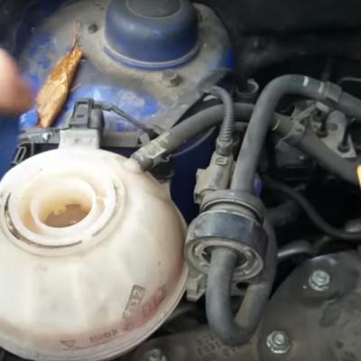 бачок антифриза