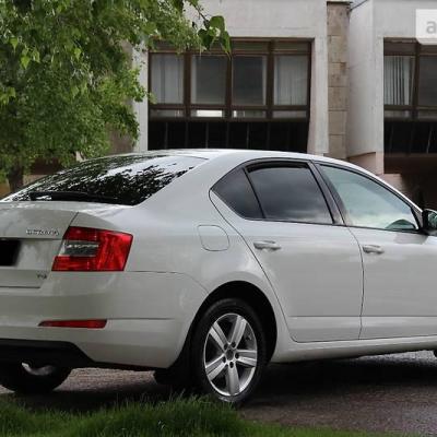 белая Октавия