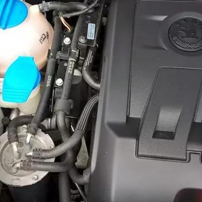 топливный фильтр под капотом