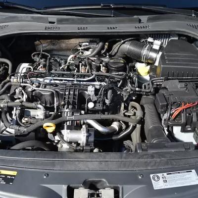 моторный отсек на Шкоде