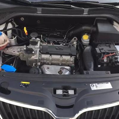 открытый капот на Шкоде