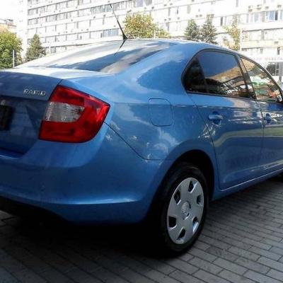 голубой Рапид сзади