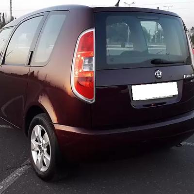 бардовая Шкода Румстер