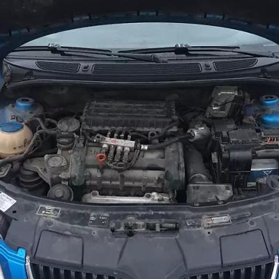 открытый капот на Шкоде