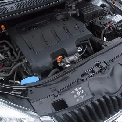 открытый капот на Шкоде