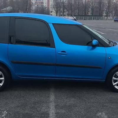 Шкода Румстер сбоку