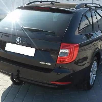 черный Суперб сзади