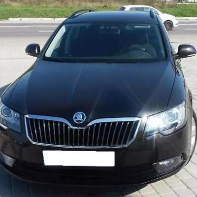 черный Суперб спереди