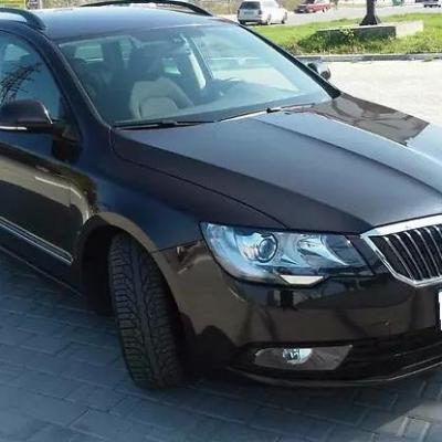 Шкода Суперб на улице