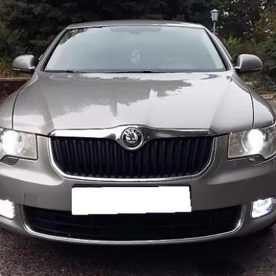 Суперб спереди