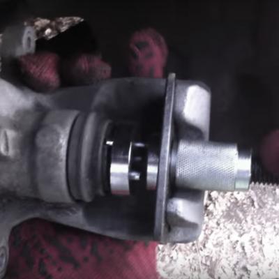 сжатие тормозного цилиндра в суппорте