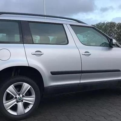 серый Йети сбоку