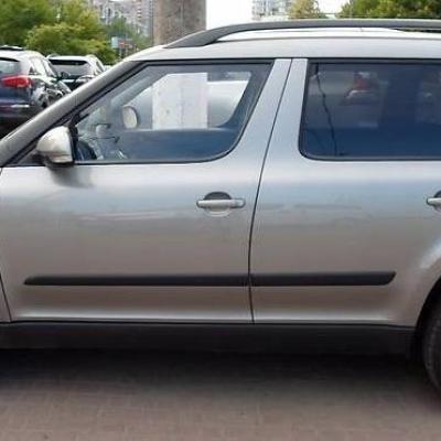 компактный кроссовер Шкода сбоку