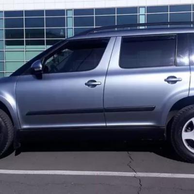 Шкода Йети сбоку