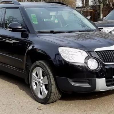 черная Шкода Йети