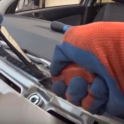 демонтаж клея лобового стекла