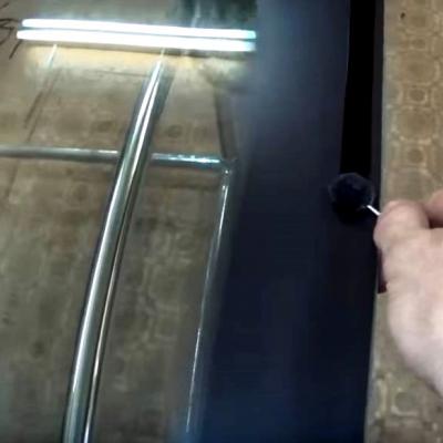 нанесение клея на тсекло