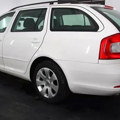 белая октавия