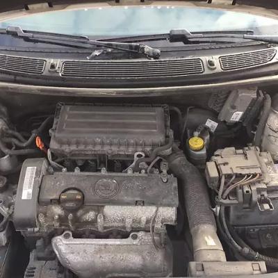 открытый капот на Шкоде