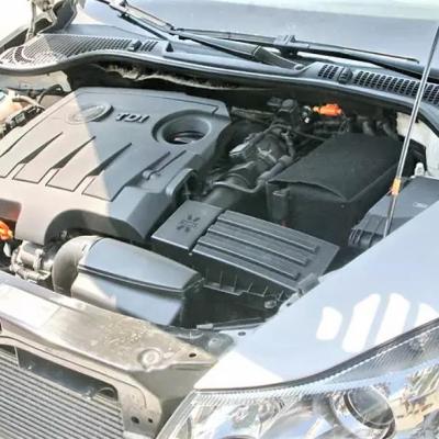 открытый капот на Октавии