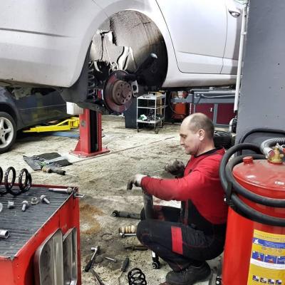 Замена задних амортизаторов на Шкода Октавия