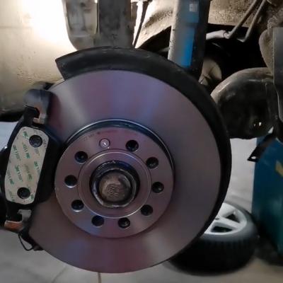 Замена задних тормозных колодок Шкода Октавия