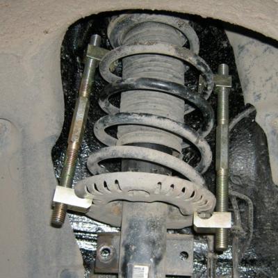 замену амортизатора Шкода