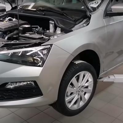 Шкода Рапид на подъемнике