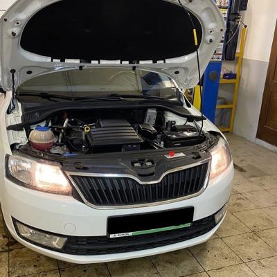 Шкода Рапид в автосервисе