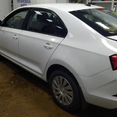 Шкода Рапид в автосервисе