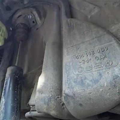 Замена амортизатора Шкода