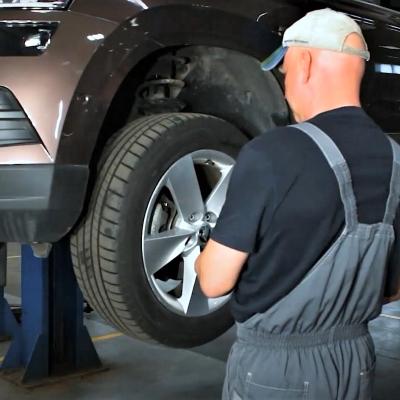 Проверка люфта колеса на Шкоде